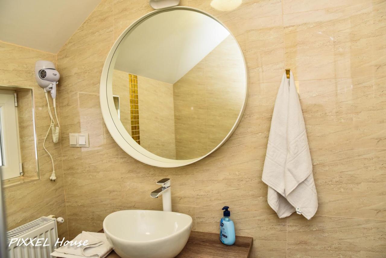 Pixxel House Otel Moeciu De Sus Dış mekan fotoğraf