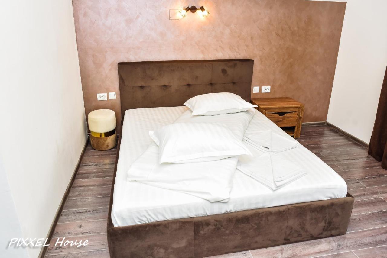 Pixxel House Otel Moeciu De Sus Dış mekan fotoğraf